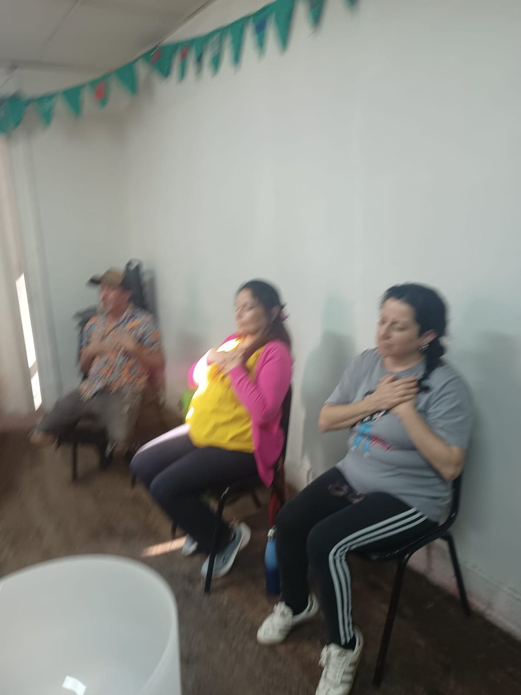 Mano en el corazón: respirar y sentir